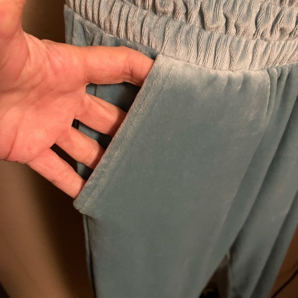 Very Soft Weekend Edition Velvet Like Sweatpants - Picture 5 of 10